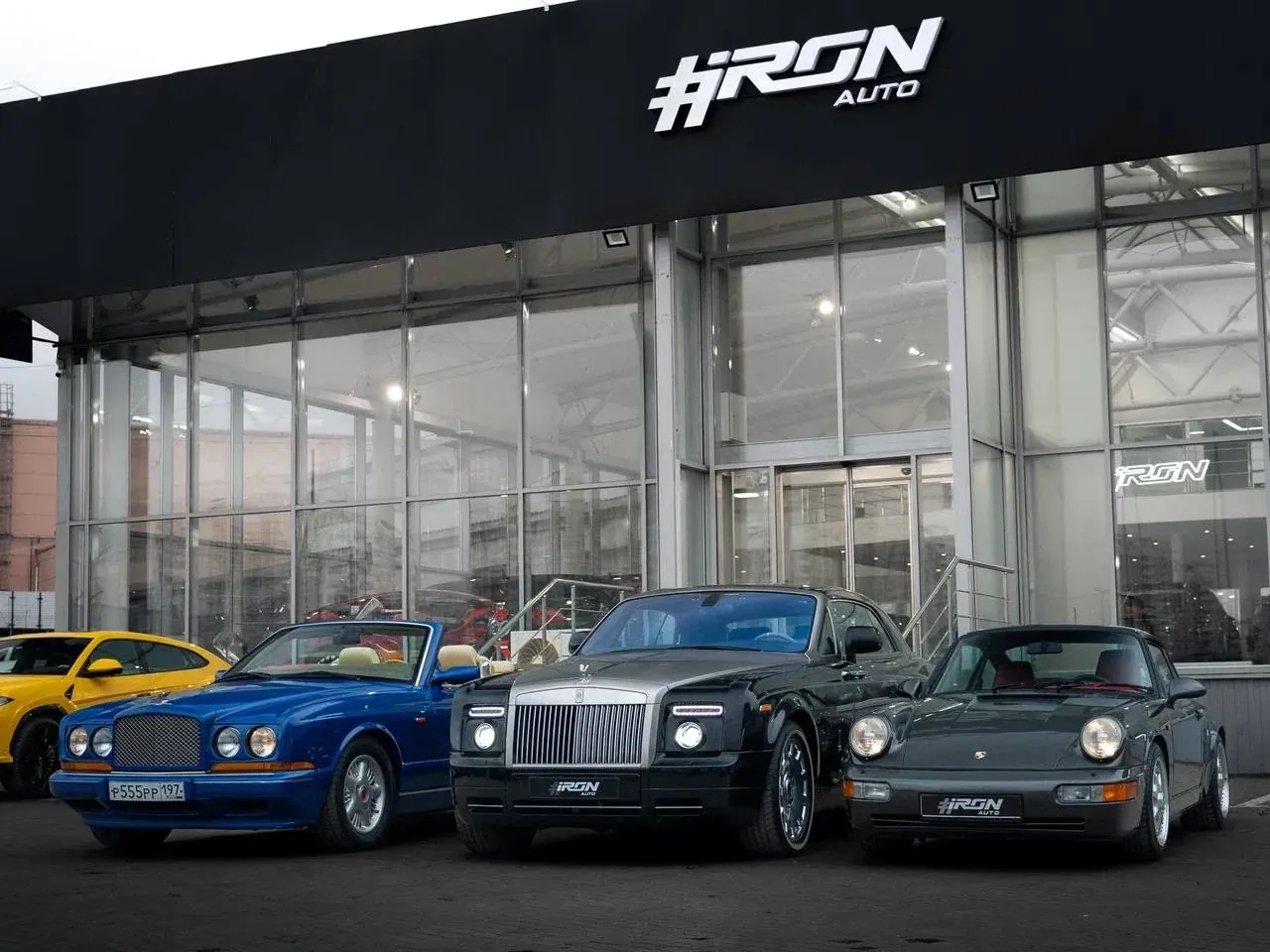 Фасад автобутика Iron Auto
